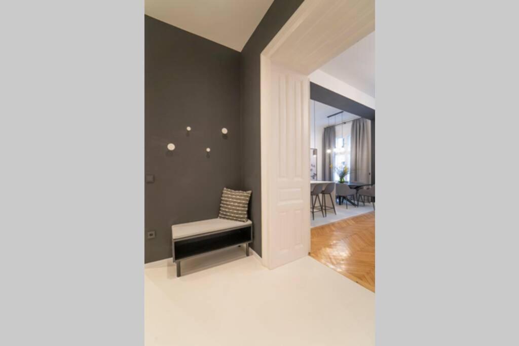 Josef'S Home I Pink Flamingo I Deluxe Suite Wenen Buitenkant foto